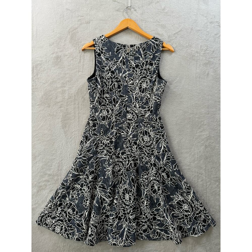 Tommy Hilfiger Women's 4 Navy White Floral Outline Lace Fit & Flare Dress V-Neck - Picture 4 of 9